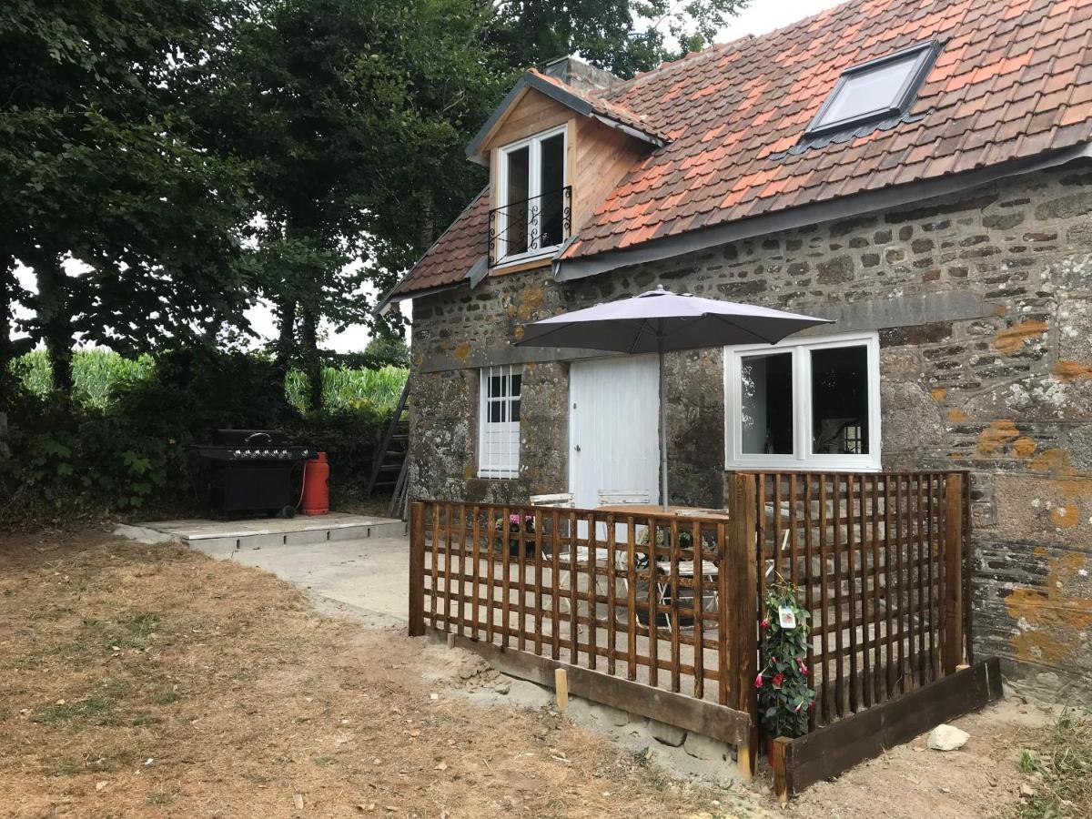 Ferme De Noyes Cottage Sourdeval Eksteriør billede