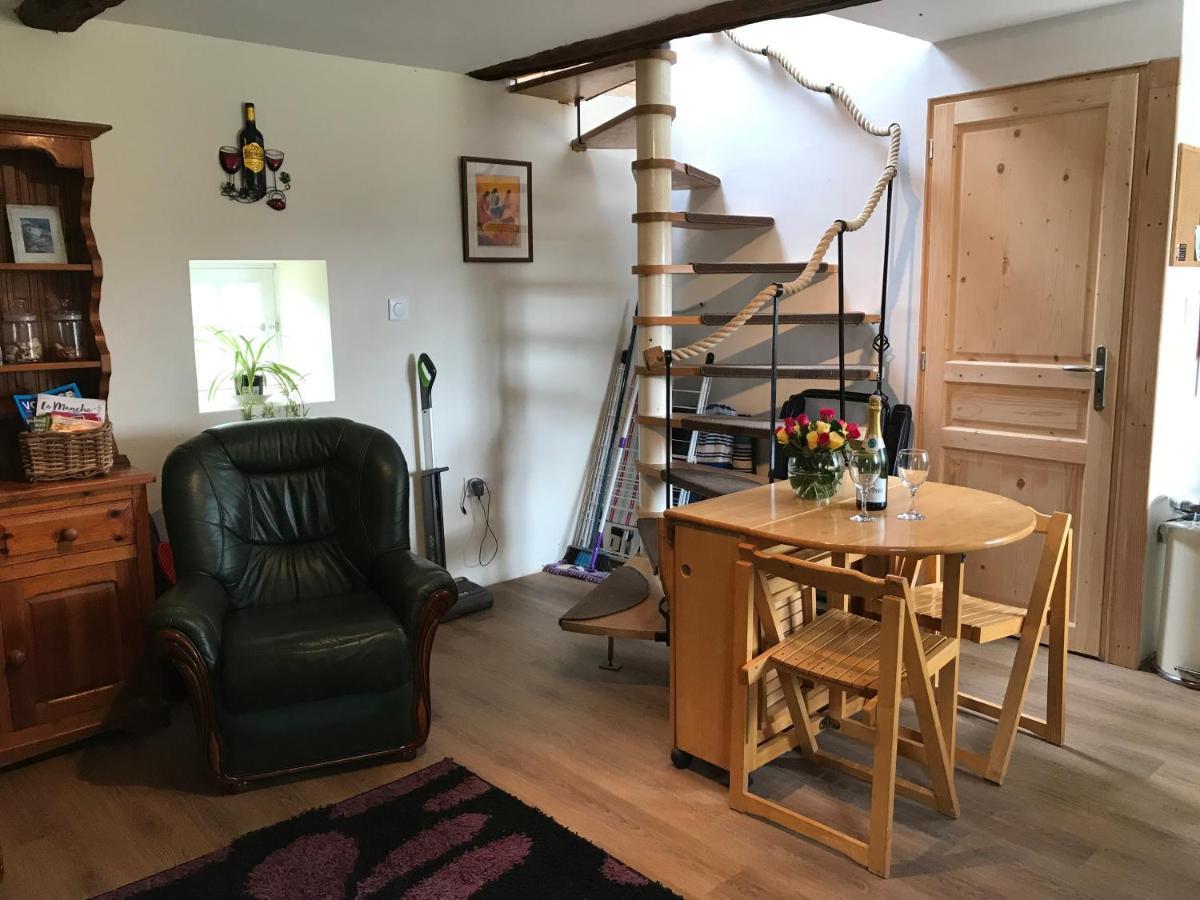 Ferme De Noyes Cottage Sourdeval Eksteriør billede